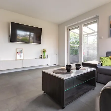 Apartment Marine By Bookinghost