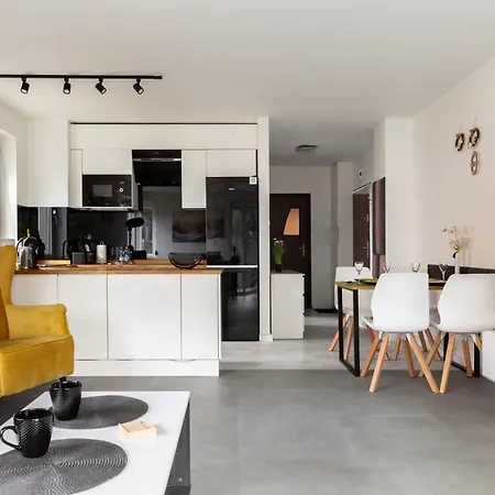 Marine By Bookinghost Apartment